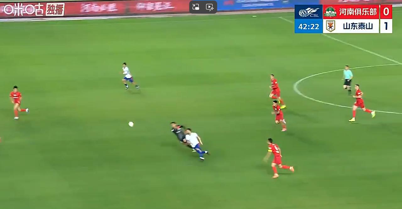 发生了什么？
河南建议的门将为什么出现在这里？
别说河南球迷了，连山东球迷都充满