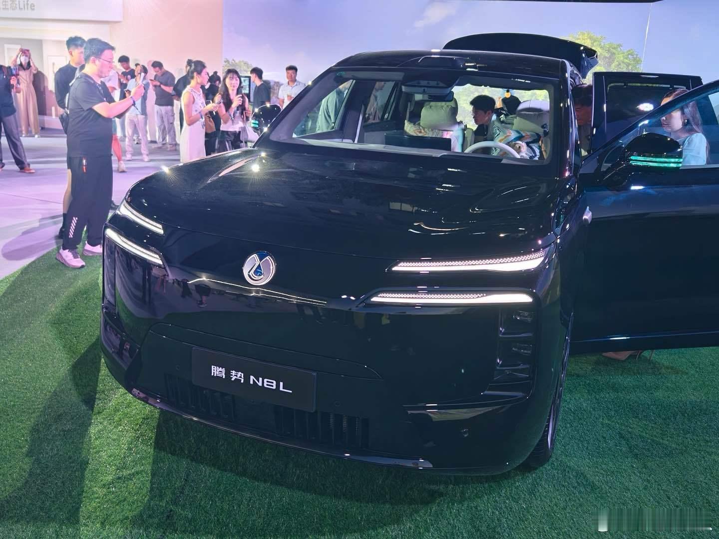 腾势N8L预售价格31.98万起！全系标配易三方与云辇-A，3.9秒破百智能配置