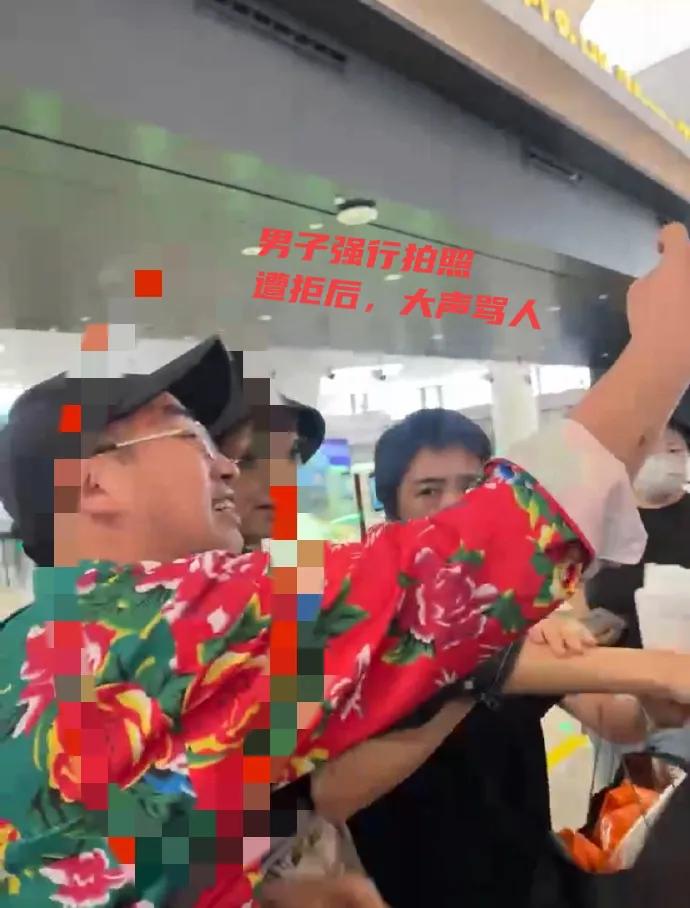 #叶童回应机场被骂争议# 叶童机场遭遇不敬，2024年7月22日，61岁演员叶童
