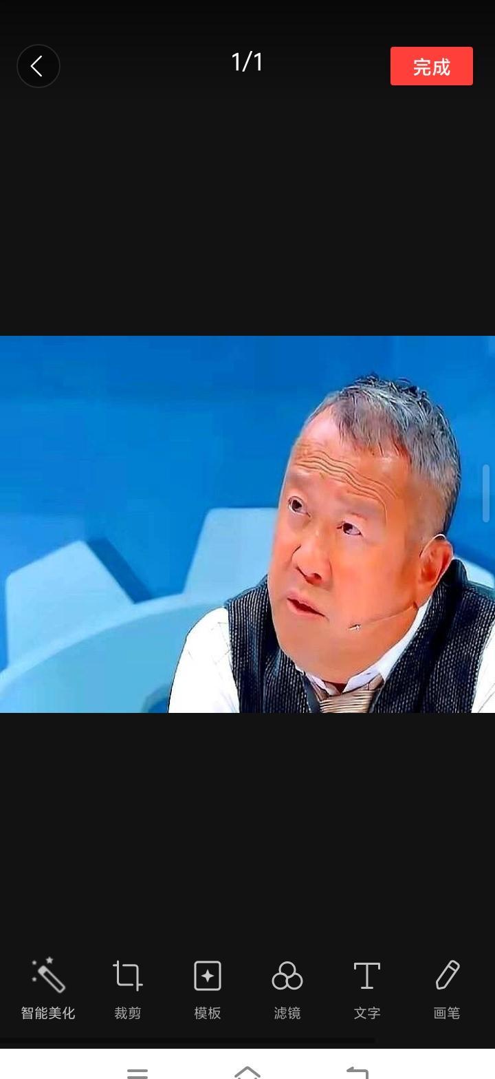 当年在黄山背刘晓庆下山，没想能背出一辈子的交情。
冻脚不喊疼，山路不喊累，那会儿