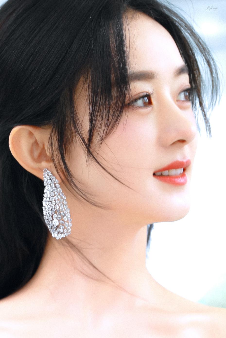 想你时风起🌊 赵丽颖
 
风，本是无意；
想你，才是有心。
 
没有轰轰烈烈，