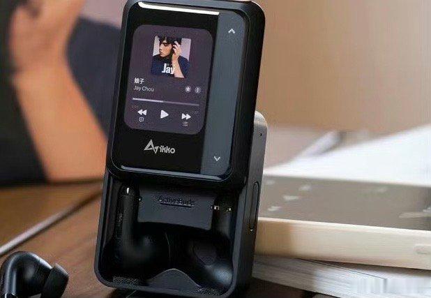 AI耳机音质还不错，二十多个APP，实现音乐、翻译 、听书和游戏，还有chatg