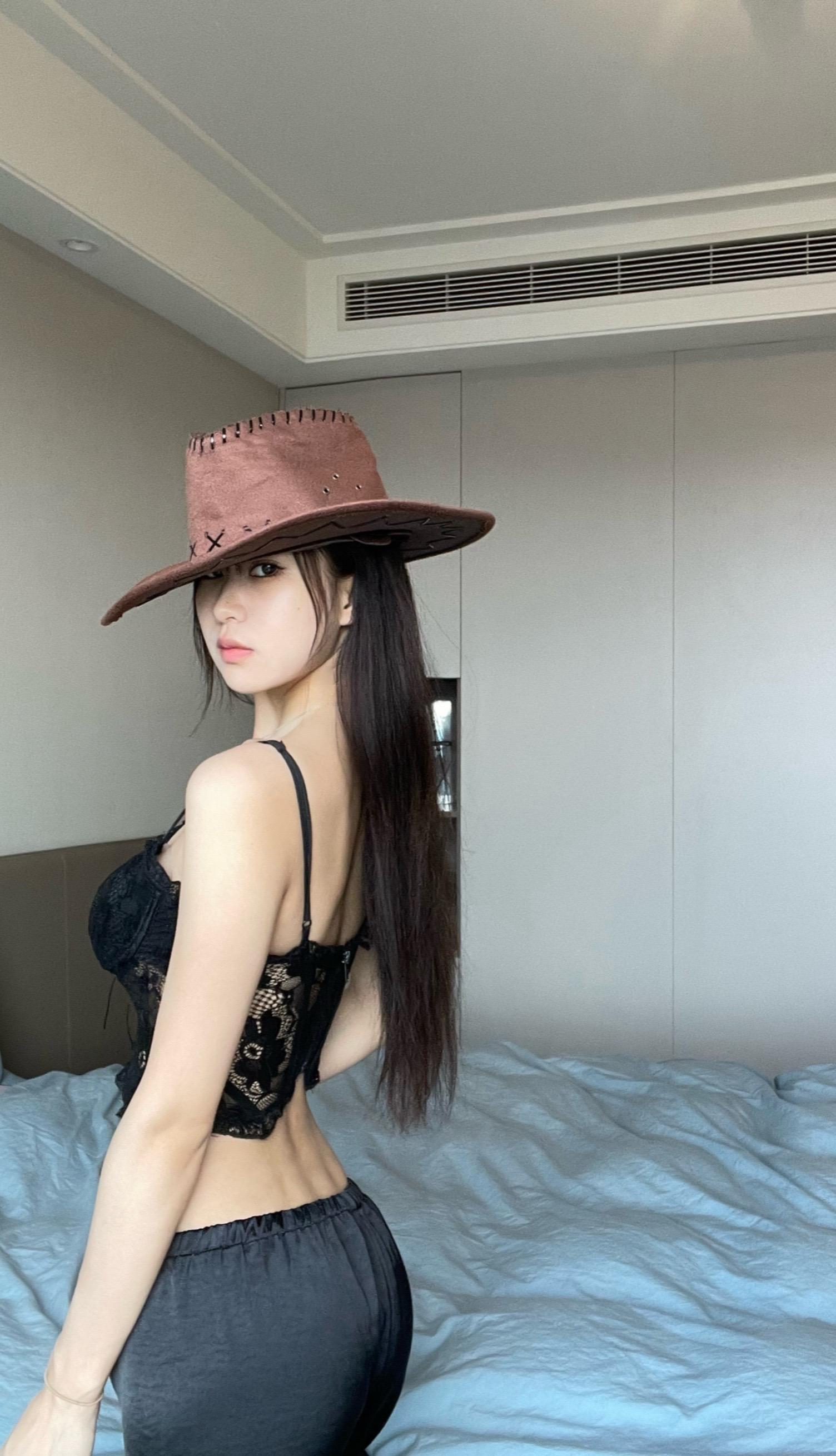 是脸红 是心跳是不敢直视。