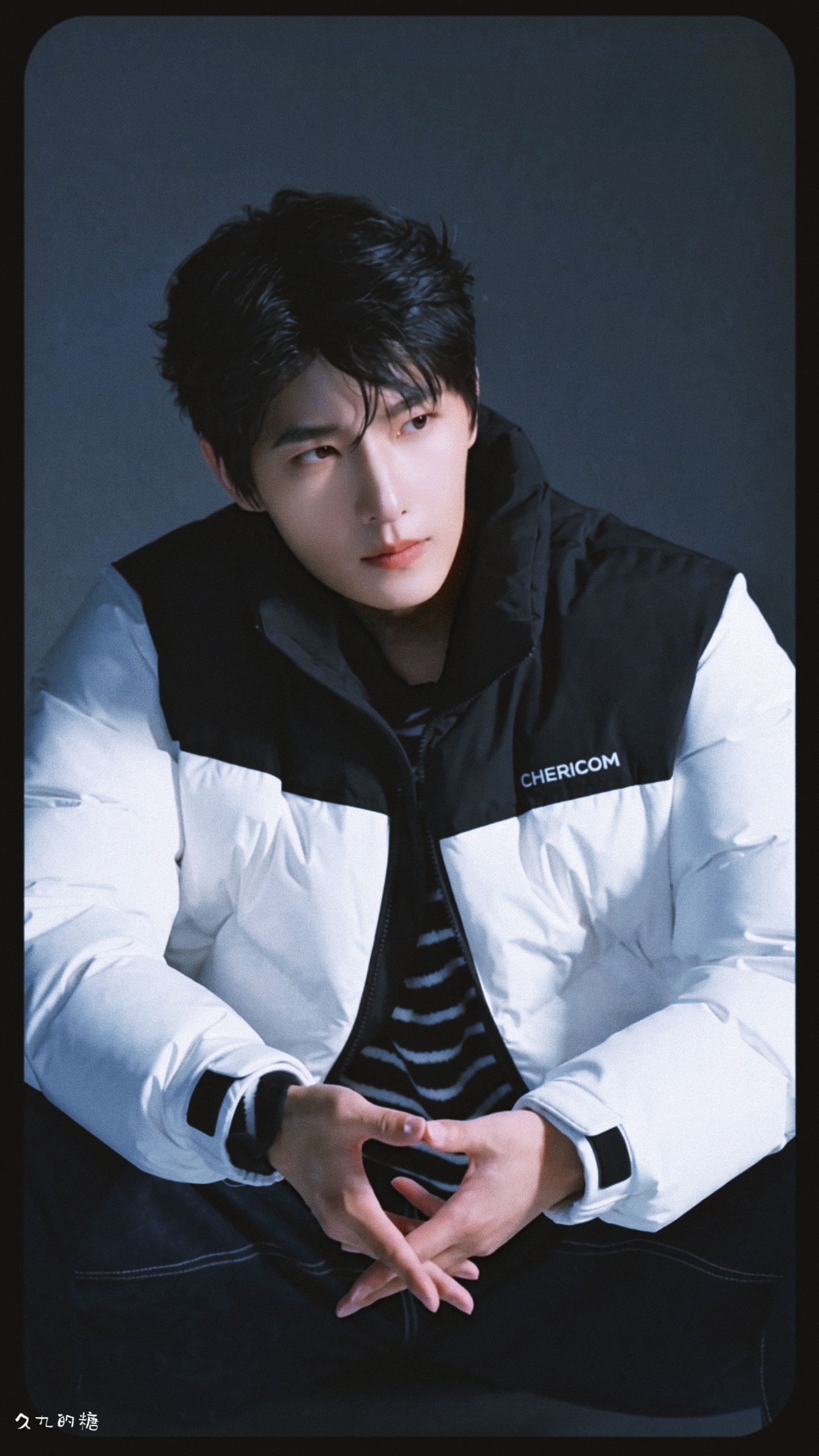 杨洋[超话]｜杨洋千仞岗羽绒服全球品牌代言人 ｜黑白这套好帅 ◔.̮◔✧从里到外