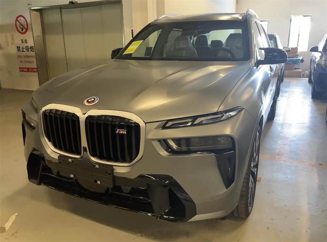 宝马 X7 xDrive M60i 现车[酷]磨砂纯灰，象牙白/阿特拉斯灰降7个
