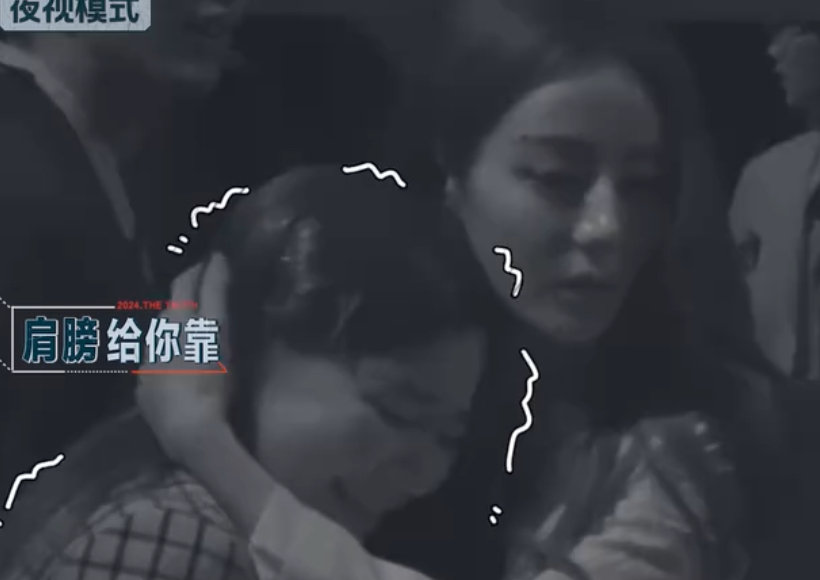 金靖在热巴怀里嘴角快咧到太阳穴了咱说金九粒你小子是一点不装啊，咱多多少少演一下害