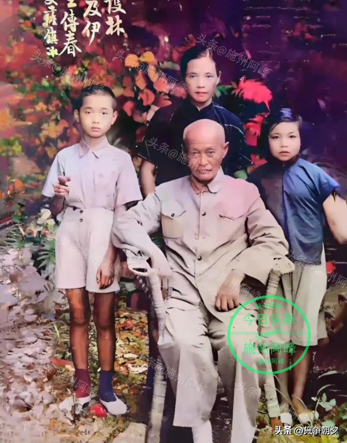 这张1948年的老照片里，端坐中央的老者正是萨镇冰——晚清至民国时期的海军名将，