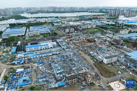 黄冈这场风，刮醒多少装睡的人？

2026年7月6日晚上八点十分，黄冈市区的风突