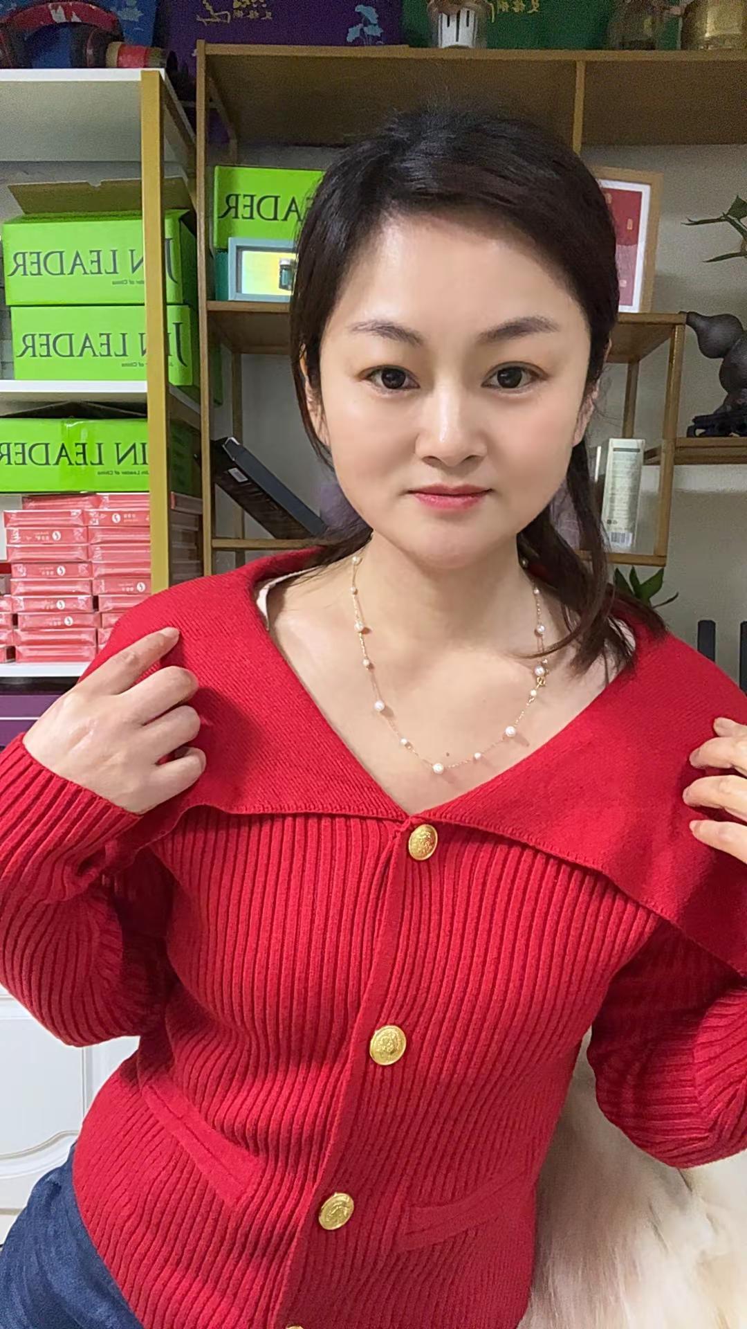 姐妹们，给点建议这个衣服好不好看，我要不要留他？