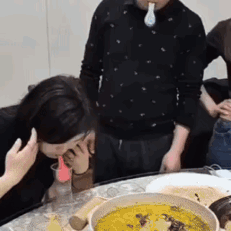 如此新颖又有创意的，餐桌聚会小游戏，有玩过的吗？