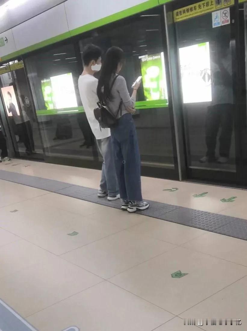等地铁，十分钟到