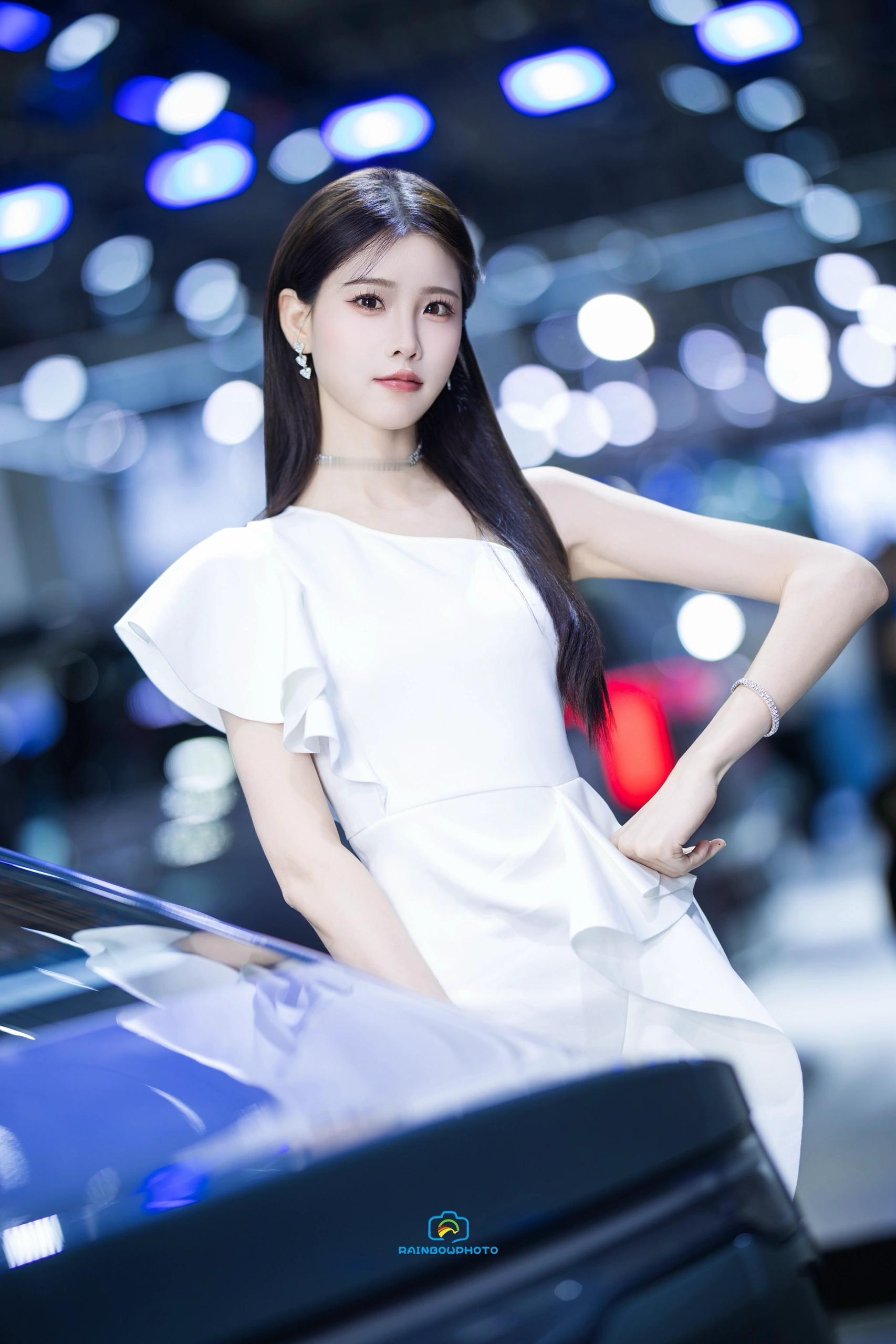这是你喜欢的小姐姐吗？车模小姐姐 ​​​