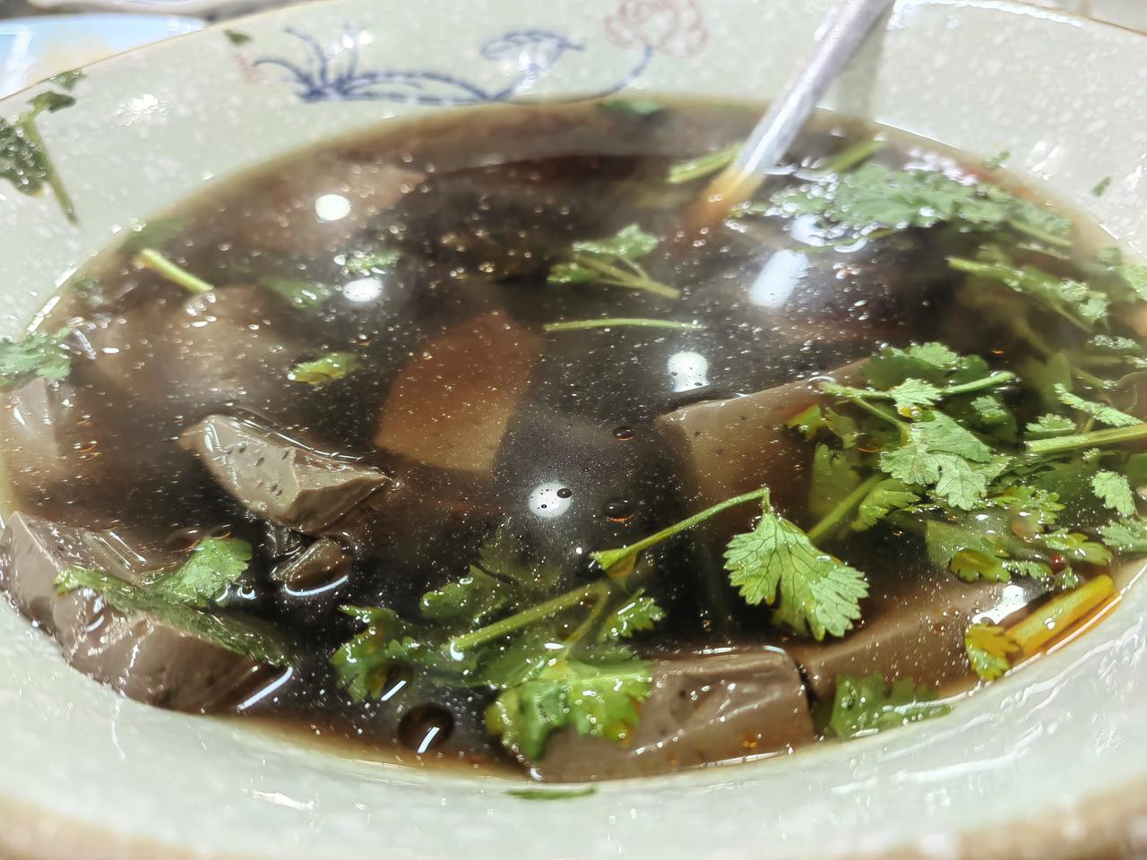 旺汤，醒酒开胃神物 。
昨晚酒多，今天没锻炼，午间又是羊肉乌苏，晚上摘要。一直没