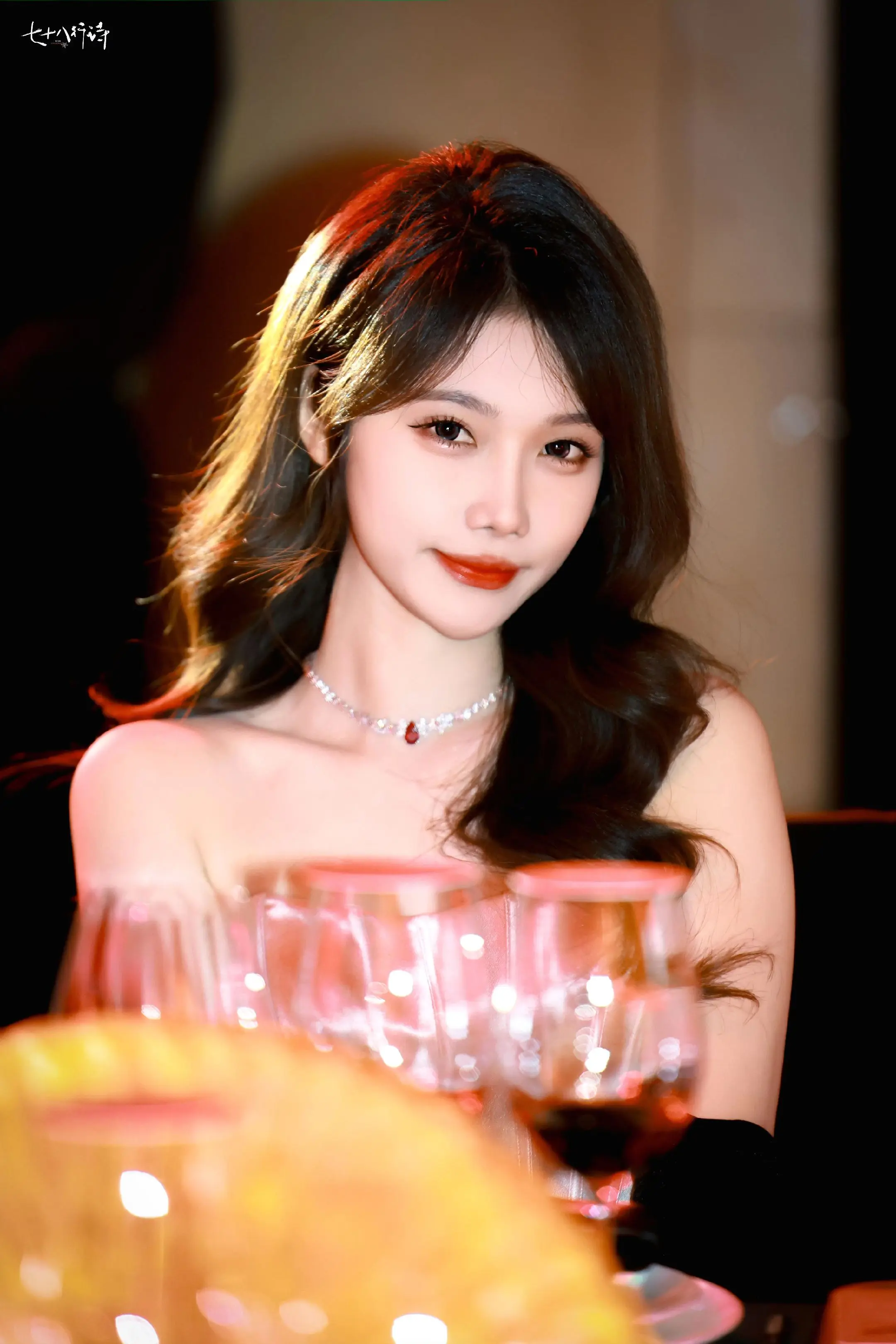 宋昕冉 摇晃的红酒杯