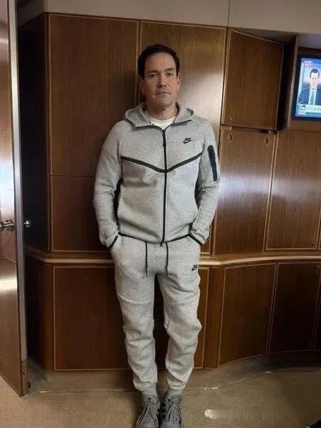 在乌克兰问题上，特朗普的“和平”努力已经被证明并不成功，而且再次TACO。稍早些