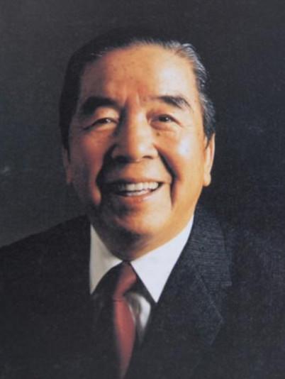 、
1985年，“世界船王”包玉刚患上癌症，他找到正在美国攻克癌症的四女婿郑维建