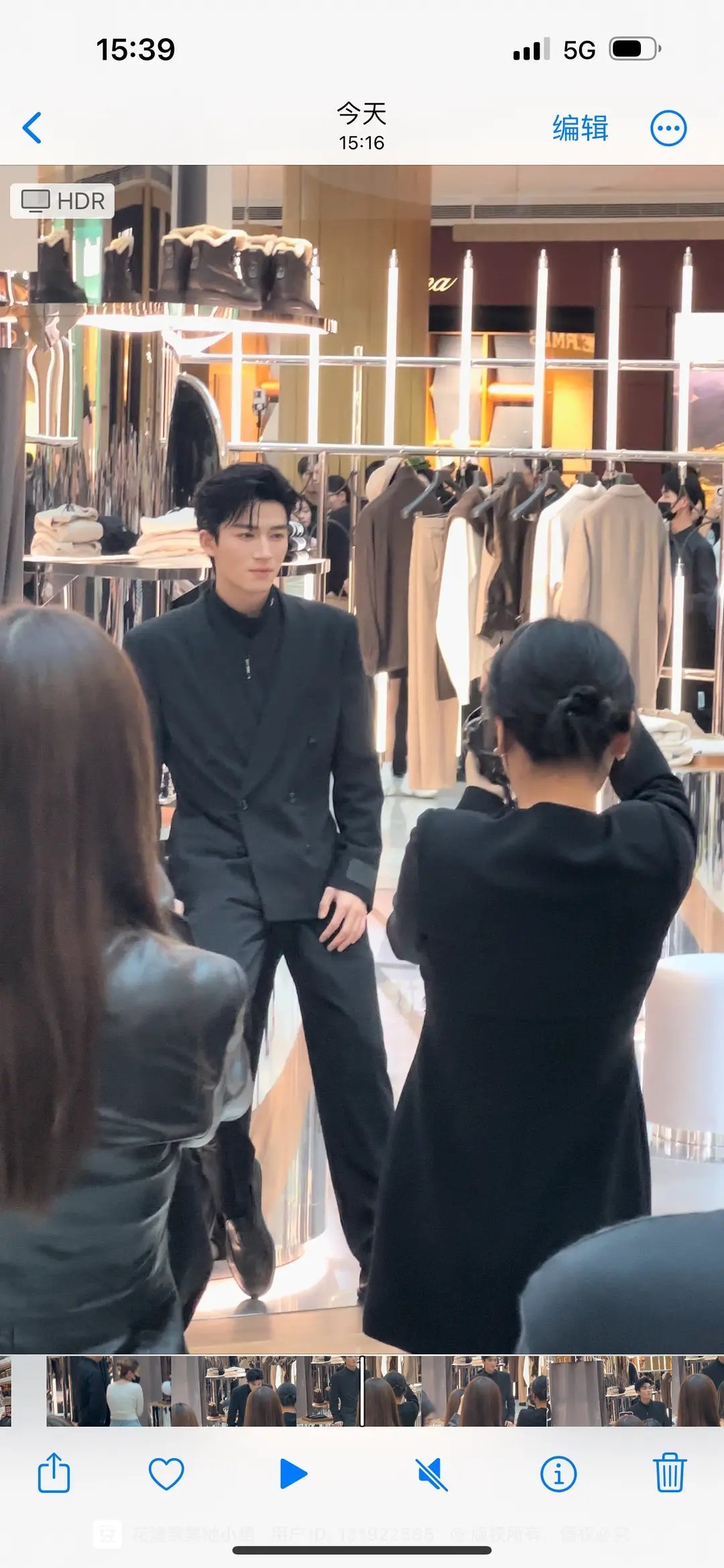 王星越明明现代装更帅，为啥总拍古偶？ ​​​