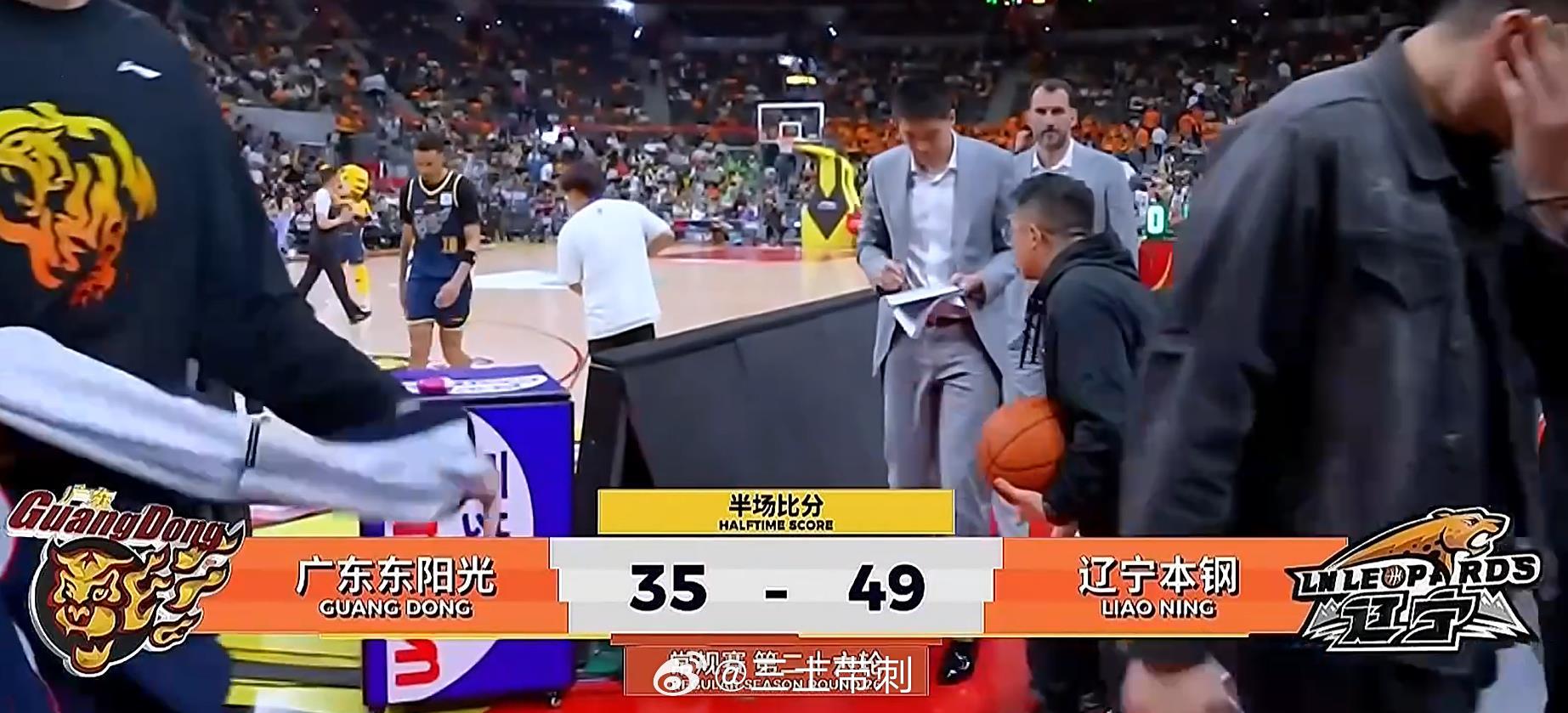 广东男篮vs辽宁男篮 广东在投进第一个三分球之前，是12中0，得到24分，运动战