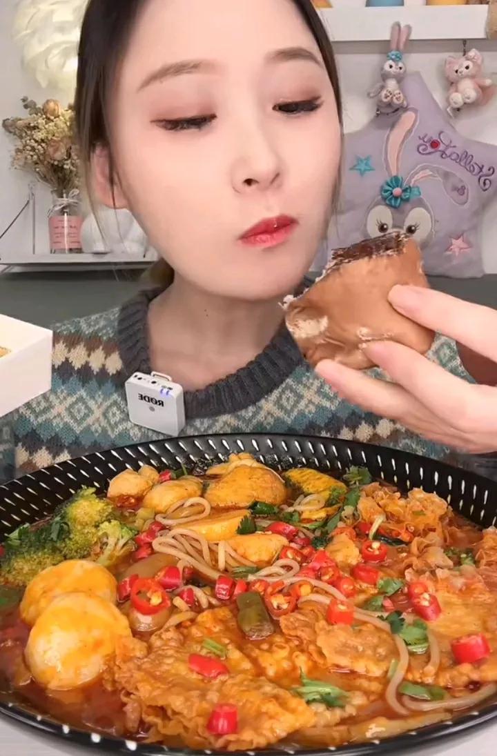 美食佳肴色香味，佳人相伴乐无边。#分享精致料理# #美食的魅力何在# #美食也是