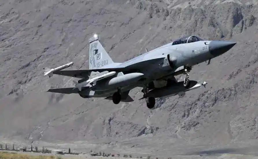 16架“枭龙”，全卖了，巴基斯坦是缺钱了吗？

巴基斯坦准备把16架和中国联合研