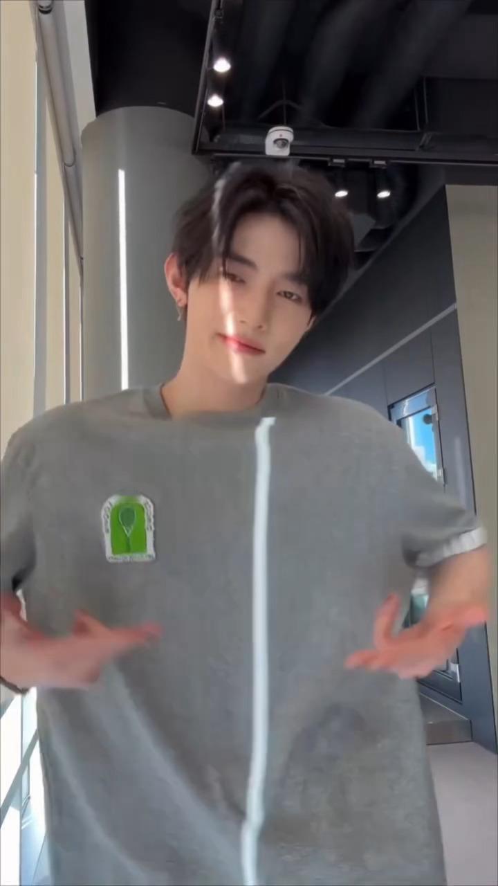 所有人…来给六摇一新摇点赞 章昊跳了no batidao