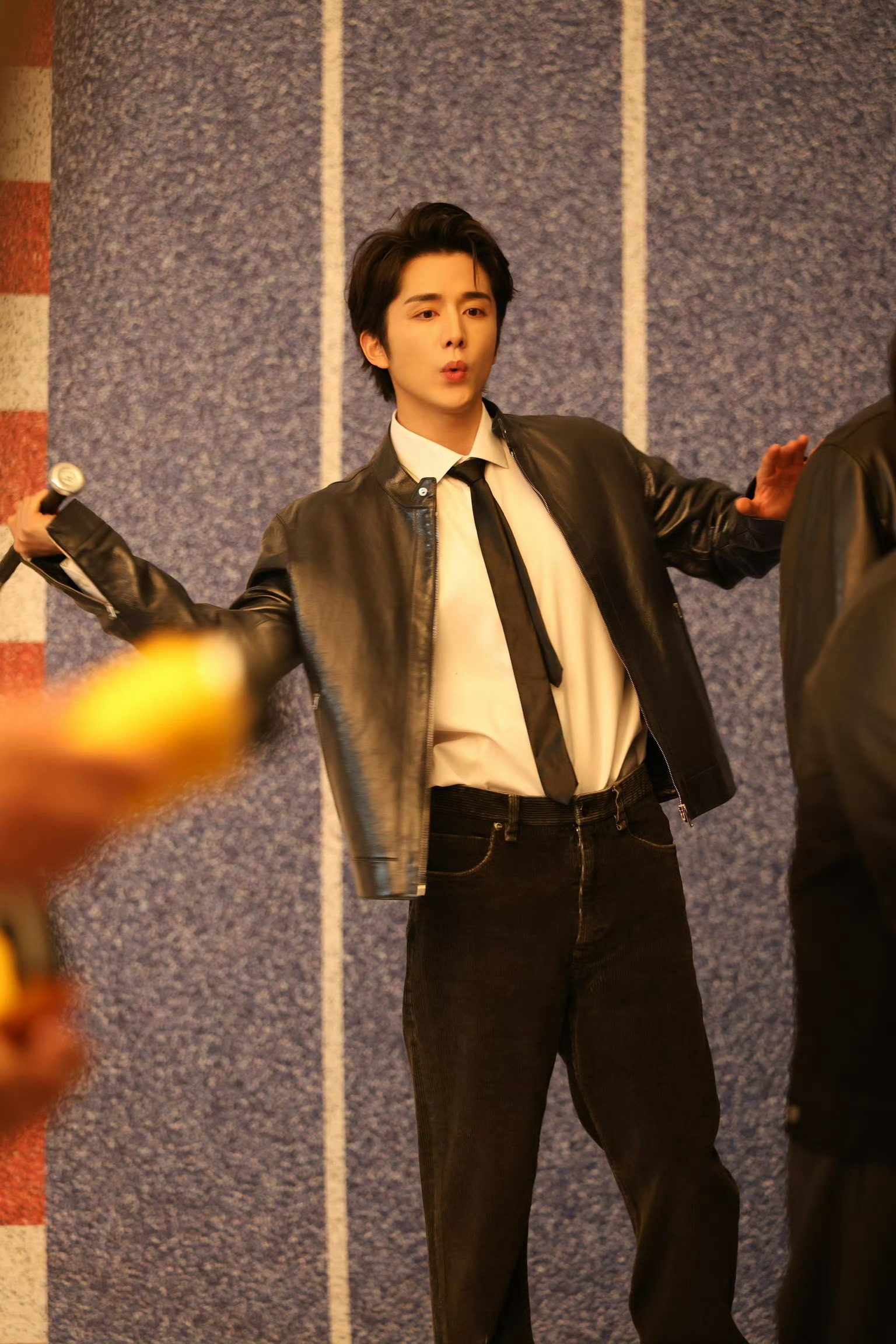 张新成绷带变装反耳我绷不住了   Get到张新成的反差魅力了！绷带造型的清冽少年