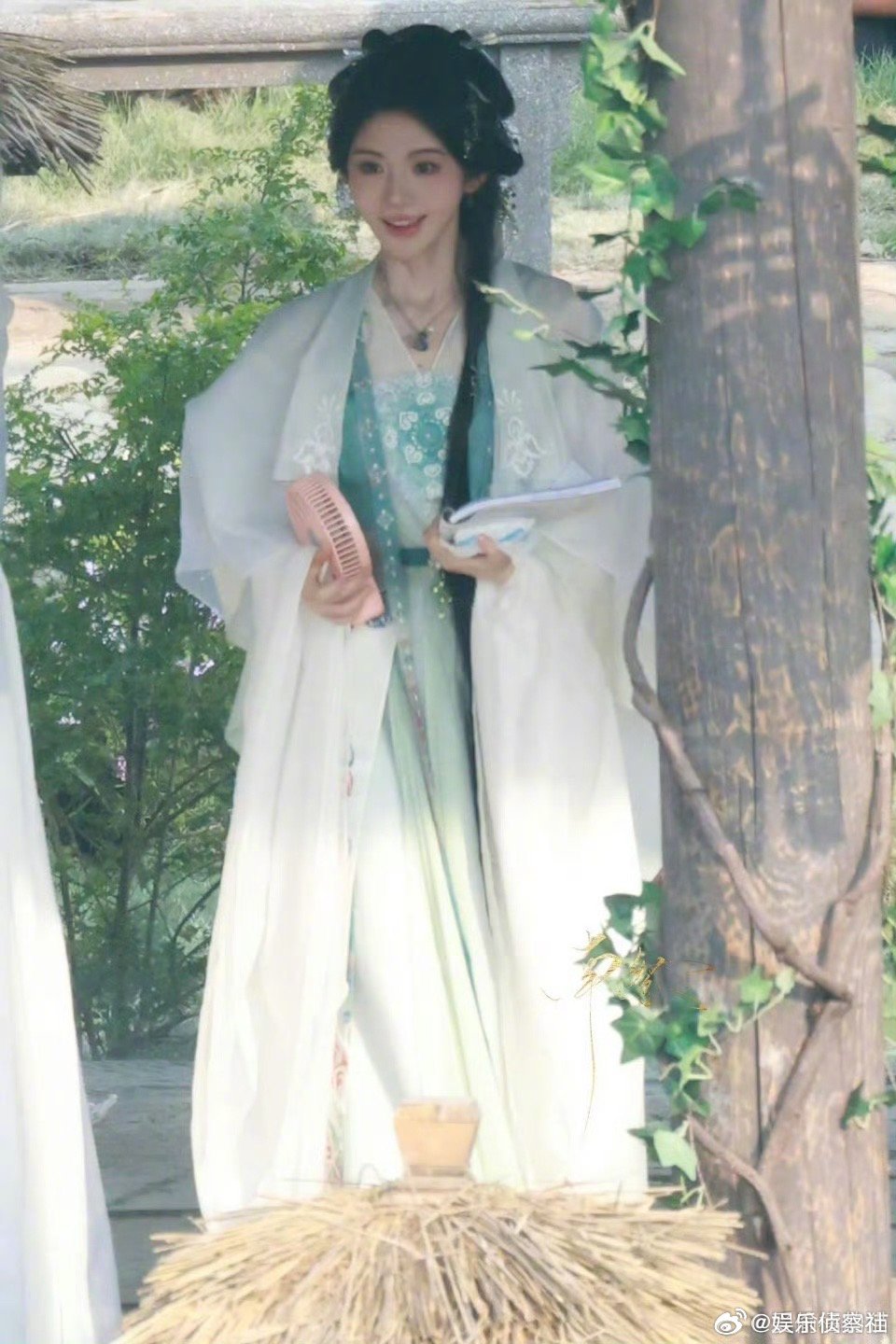 鞠婧祎来战阿黛绿衣造型路透我天啊‼️好美的鞠婧祎😻，美出新高度～简直不够看啊～