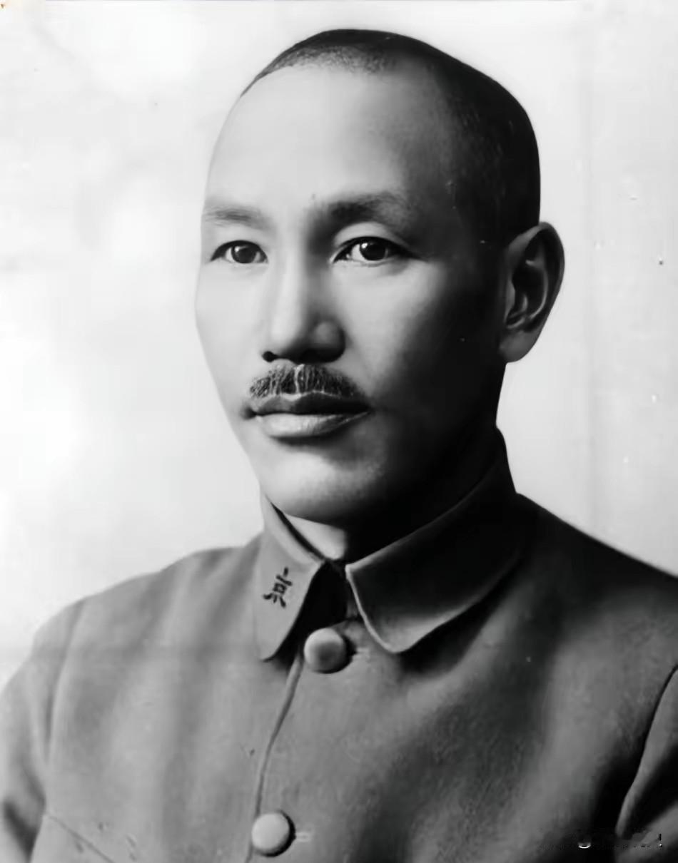 德不配位，祸国殃民！
蒋介石装老实，获得孙中山的提携。通过宋美龄结婚，获得财阀的