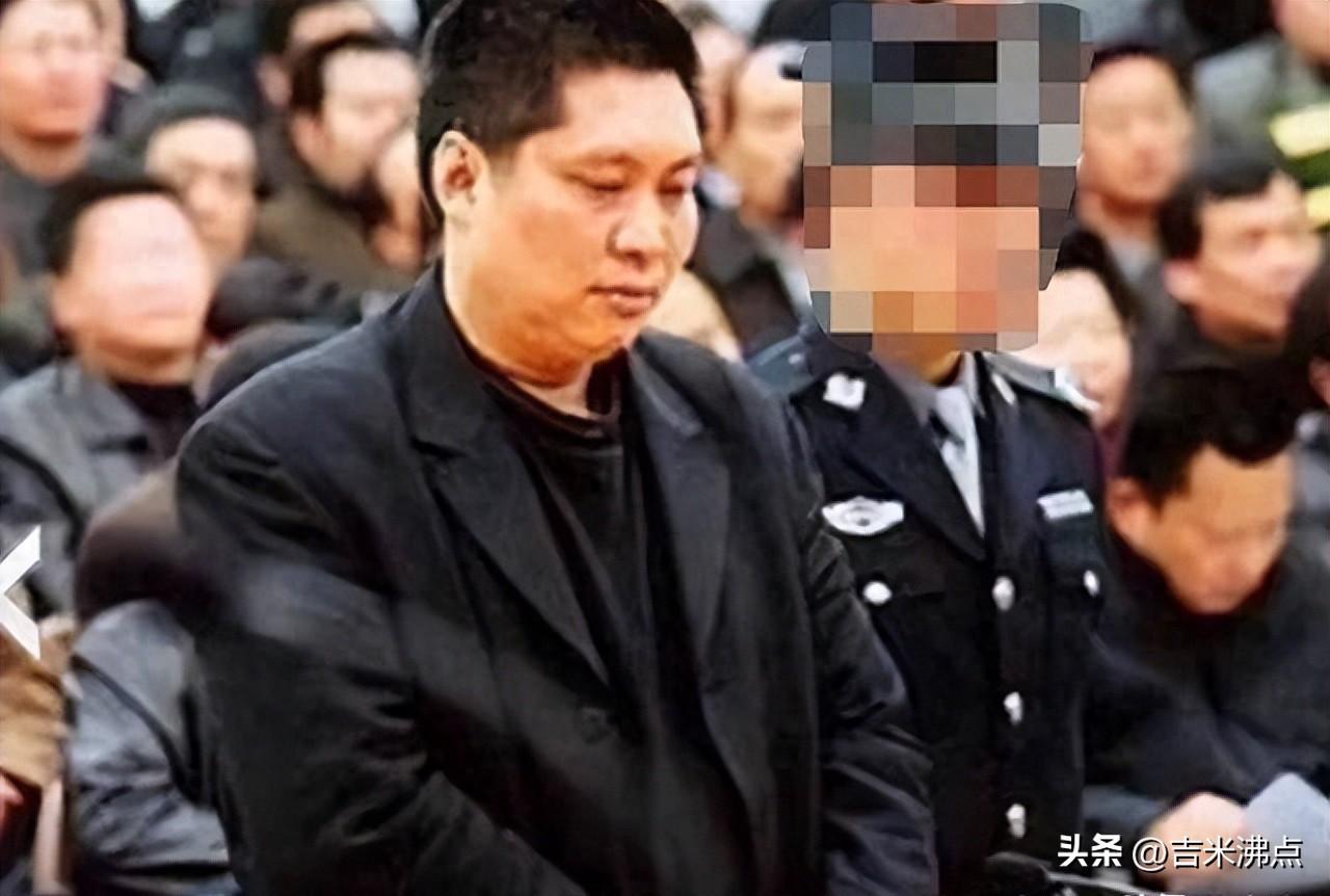 泥腿子当家，信用社成提款机，他怎么躲过监管十年？
。
邓宝驹不是大贪官，也没背景