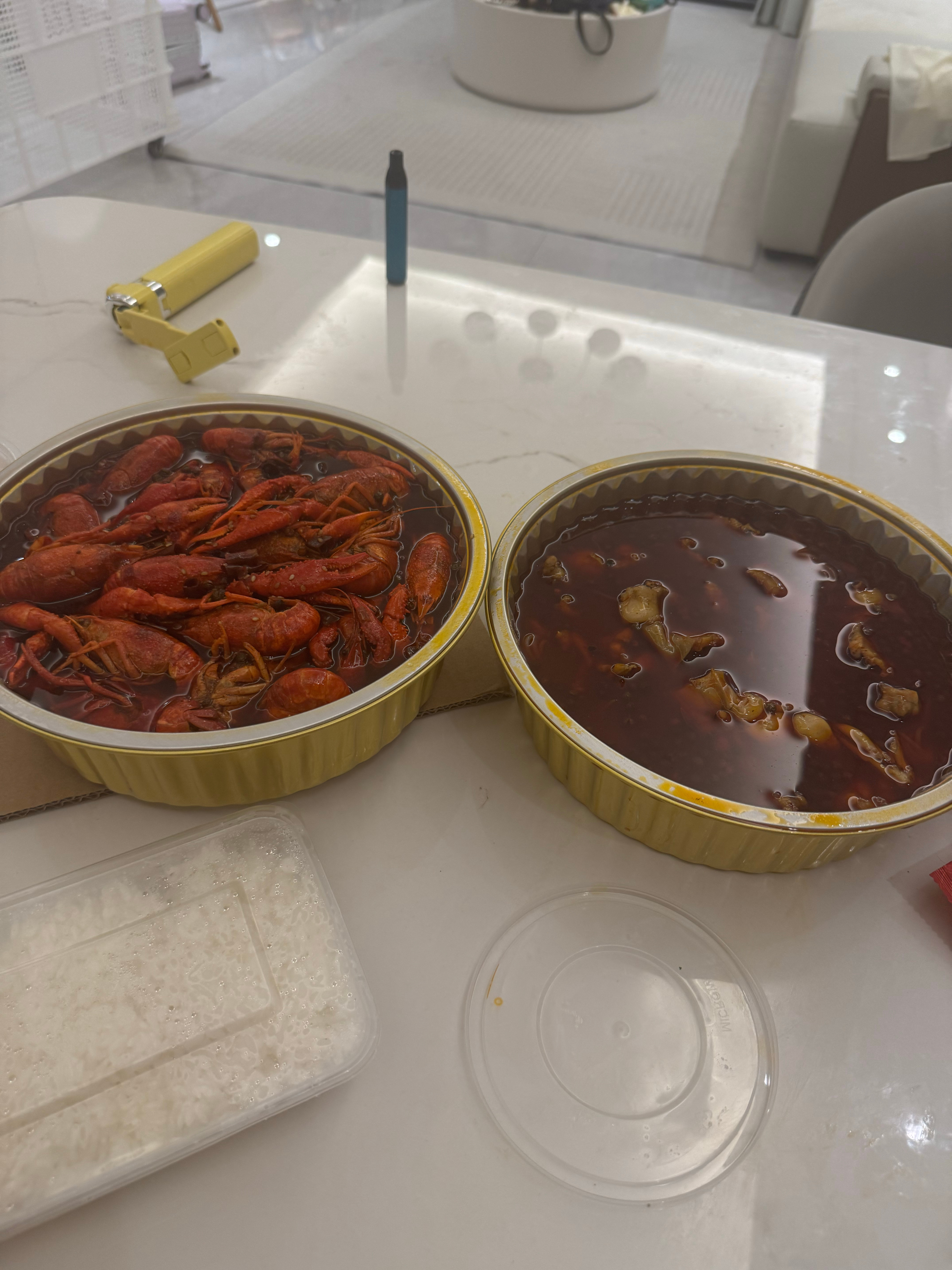 最近好像有什么猪瘾 前两个月还瘦的和麻秆似的 现在体重直逼140[疑问] ​​​