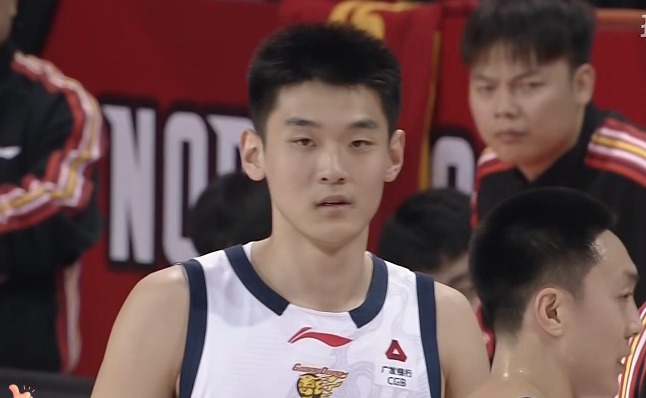 广东队赢在未来，3名小将展现高水平，杜锋乐开了花！
面对着吉林队，广东队没有给对