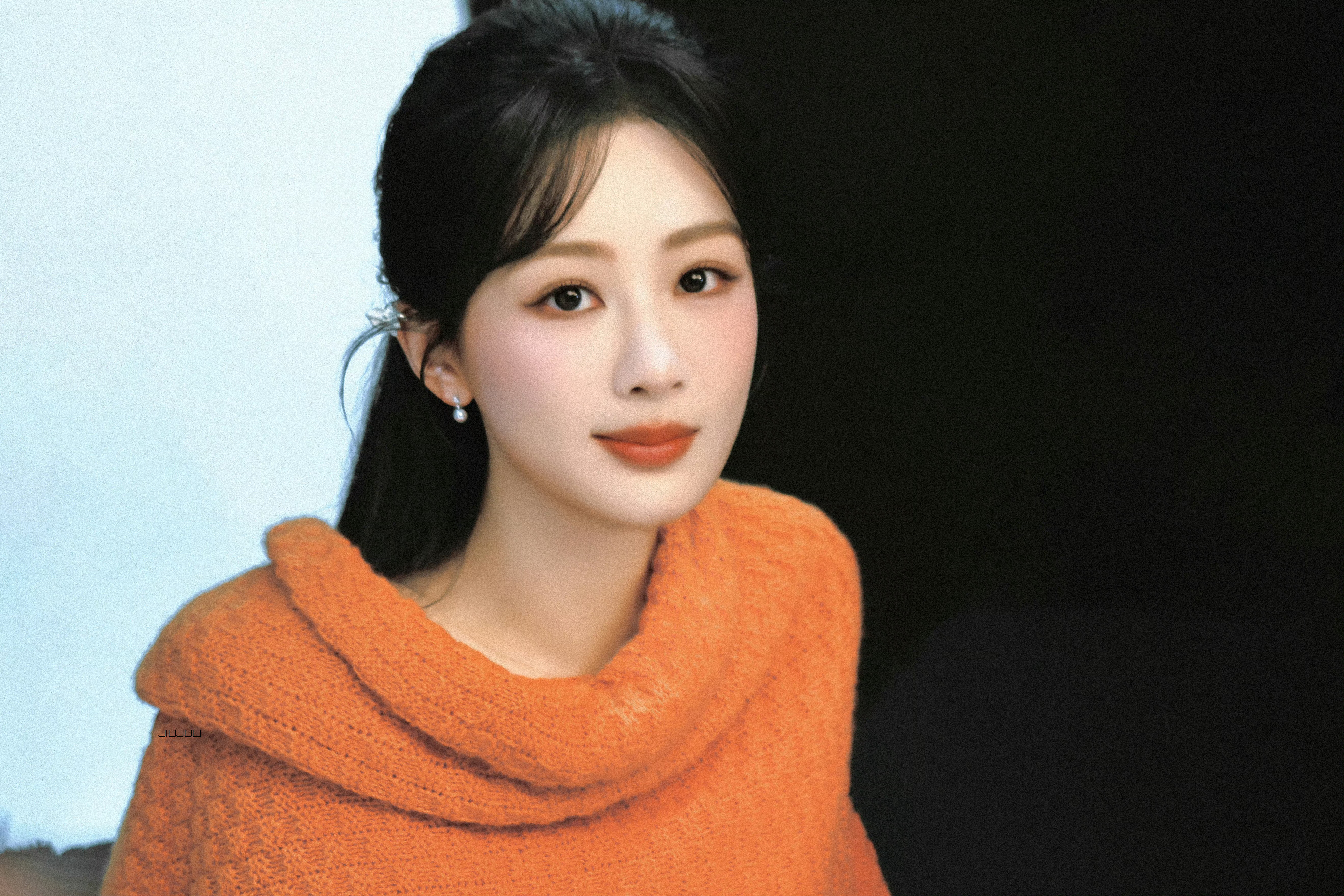努力经营自己生活中的点滴美好，并且借由着这些美好，告诉自己不要低头，即使人生多艰