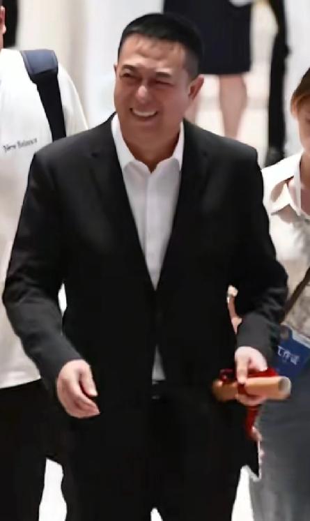 张嘉益要不改名
叫宋思明吧
要不是这次有人说他要入职北电当老师，我都没注意他改名