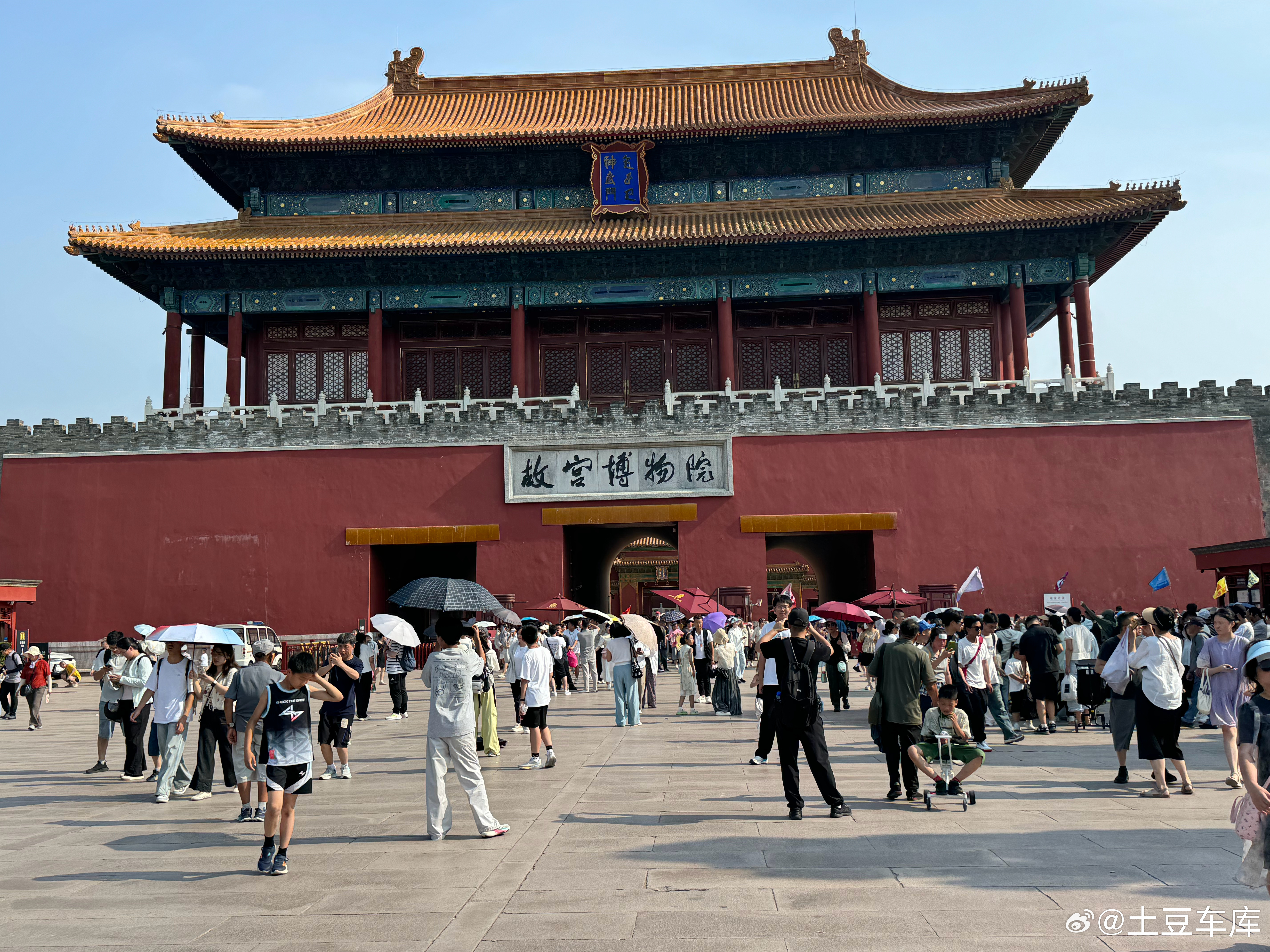 第一天行程结束1 上午去天安门广场 只需要提前预约 不用花钱 路边的黄牛 会给你