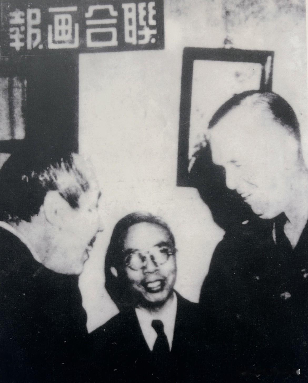 【开国功臣图片故事199】
1945年12月15日，中共中央全体会议通过出席政协