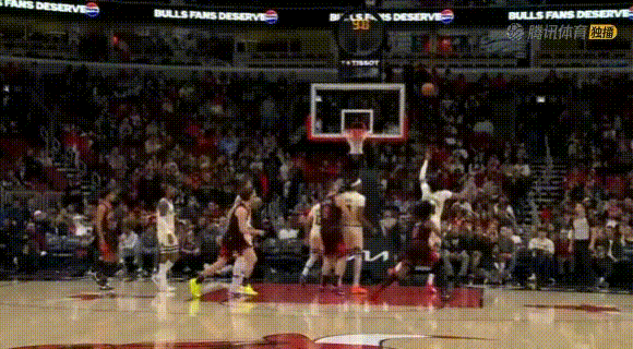 詹姆斯行为——字母哥最后时刻大风车引发冲突。
最后几秒领先9分人公牛都不防了，你