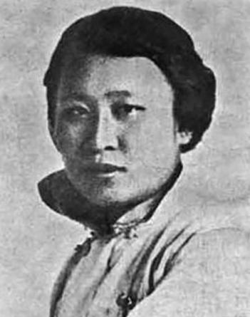 1941年，头号女汉奸陈璧君在饭店吃饭时，突然内急想方便。但她不肯去洗手间，竟让