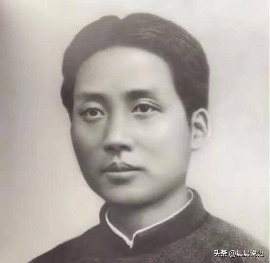 毛主席很早就见过陈赓的父亲陈道良。那时候毛主席还在学校读书，曾经到陈道良家里暂住