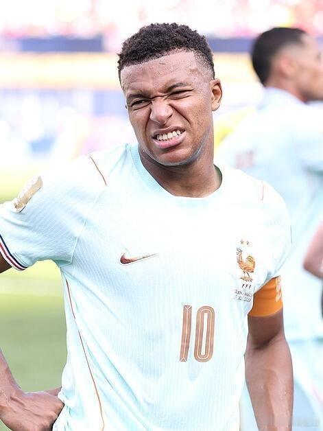 法国摩洛哥 判罚争议法国2:0战胜摩洛哥的世界杯1/4决赛，焦点不在比分本身，而