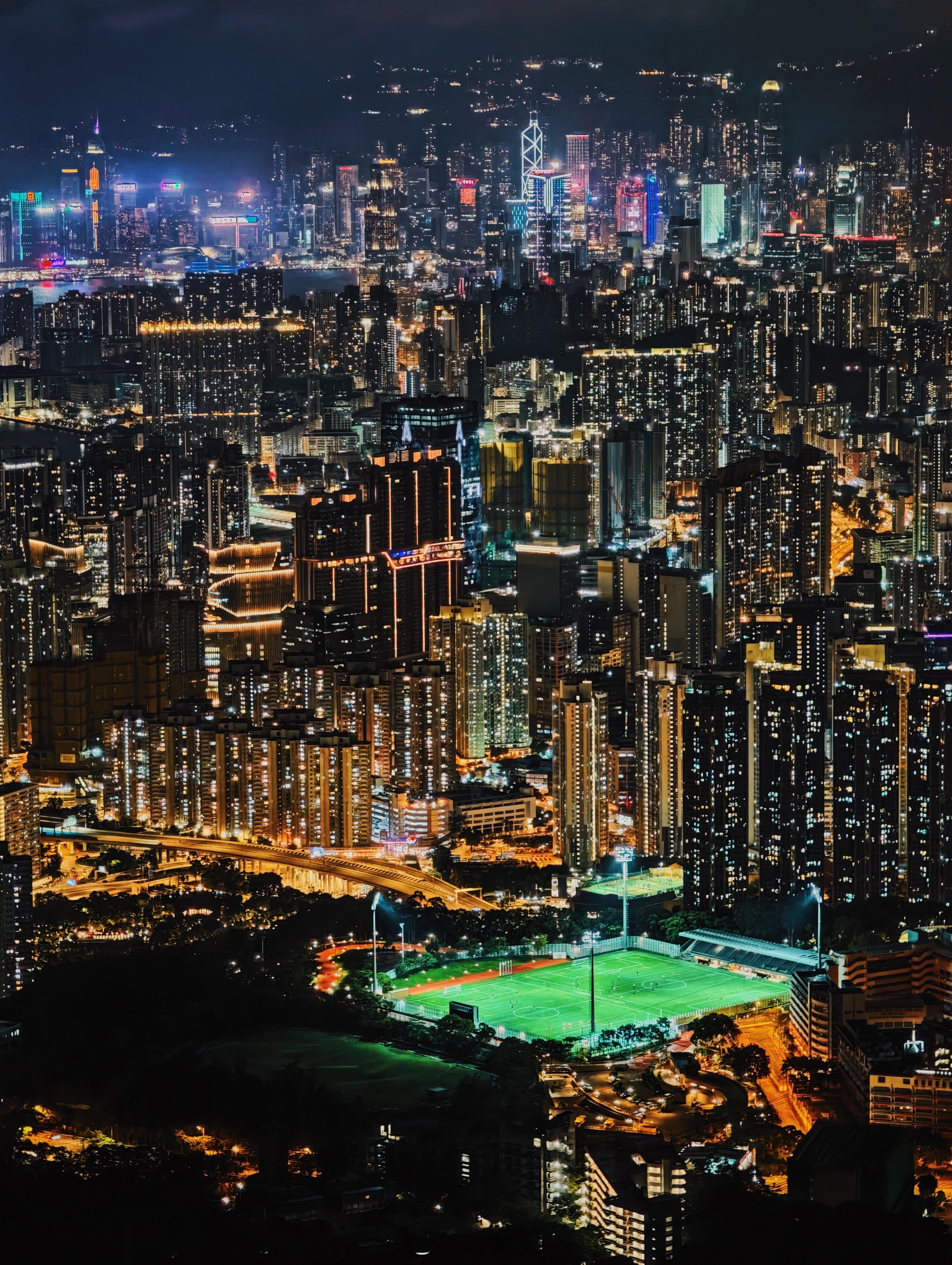 打卡飞鹅山观景台 ！不一样角度的香港 .xiaomi 15 ultra 的长焦真
