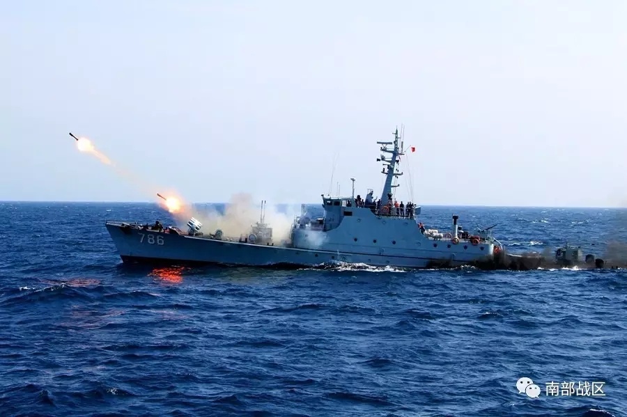 037IS万宁艇珍贵好图（图1）该艇先后9次参加农业部“飞鱼行动”，多次成功拦截