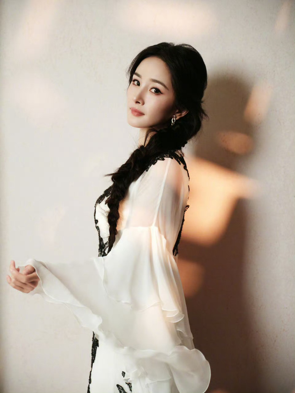 杨幂  ym杨幂白帆 把温柔和星光都留给你，晚安今天也为你心动，带着喜欢安心入睡