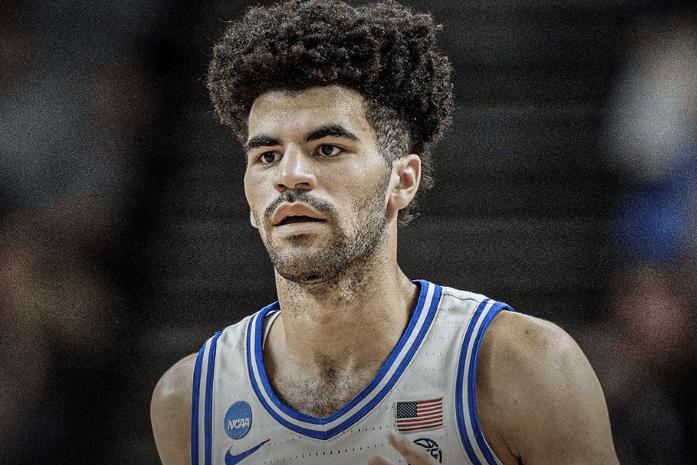 布泽尔大一赛季场均得到7.7分2.3篮板。

值得一提的是，在此前疯狂三月8进4