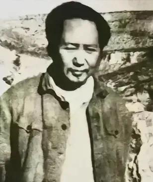 毛主席：“错觉和不意，可以丧失优势和主动。因而有计划地造成敌人的错觉，给以不意的