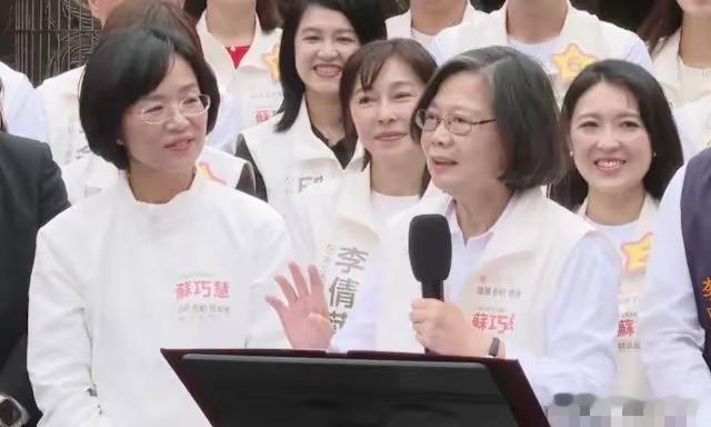 民进党拔桩成功，当年帮侯友宜固票的大佬，转头送菜头力挺苏巧慧！
        