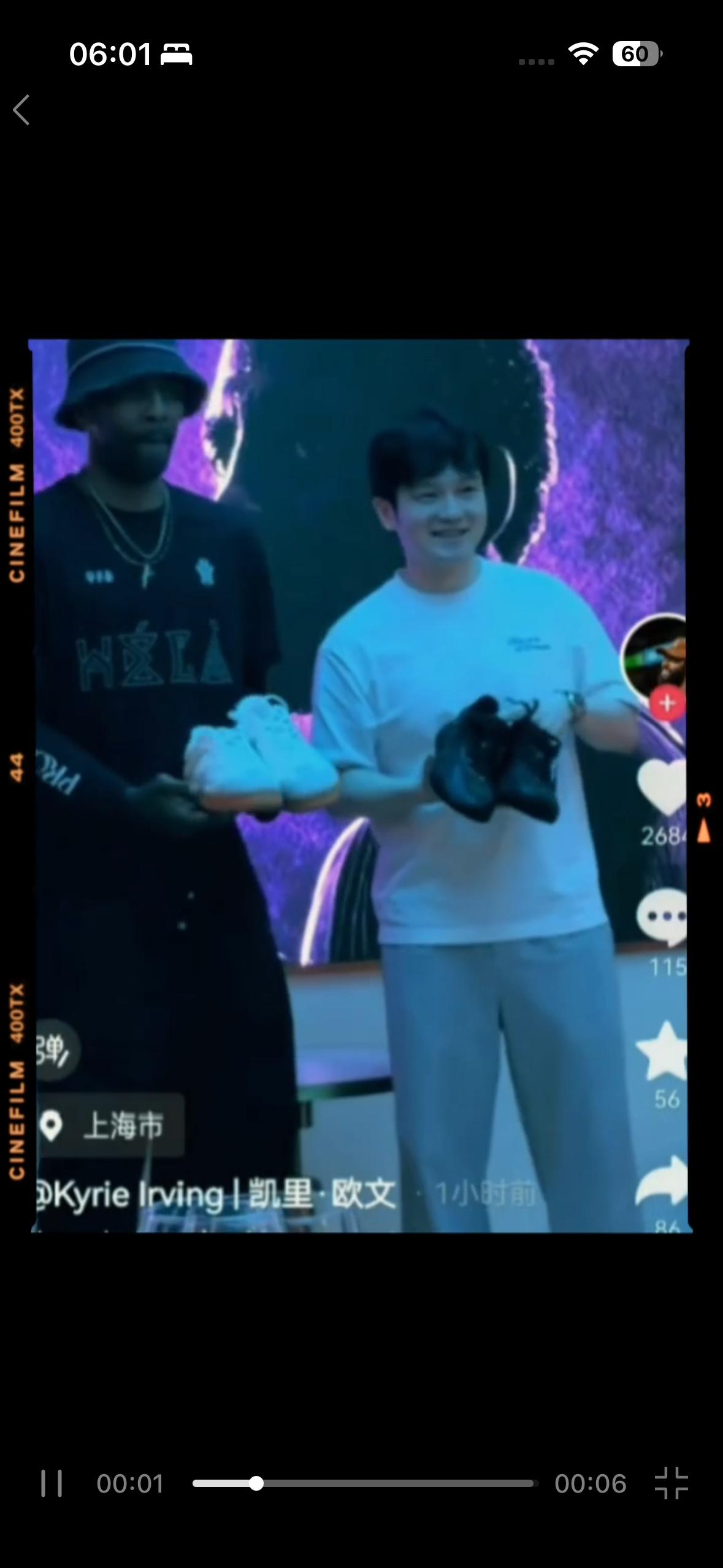 早起晚睡福利，东哥和欧文，白的真白，黑的真黑！
好可爱的人，头发很呆萌，还有点中