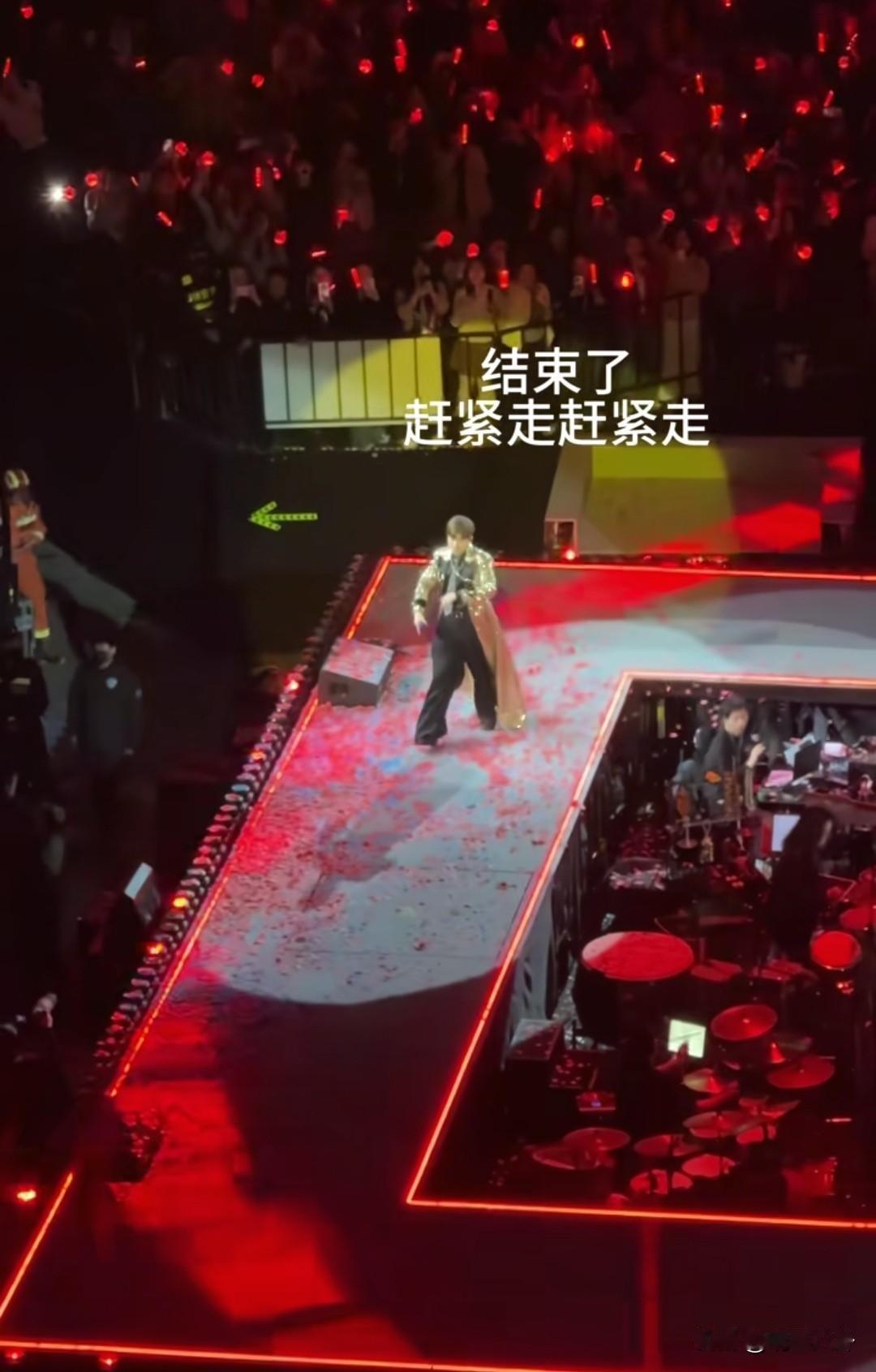 杰哥场场出洋相，场场不一样，结束都不让走，下班都给我开会去[捂脸][捂脸][捂脸