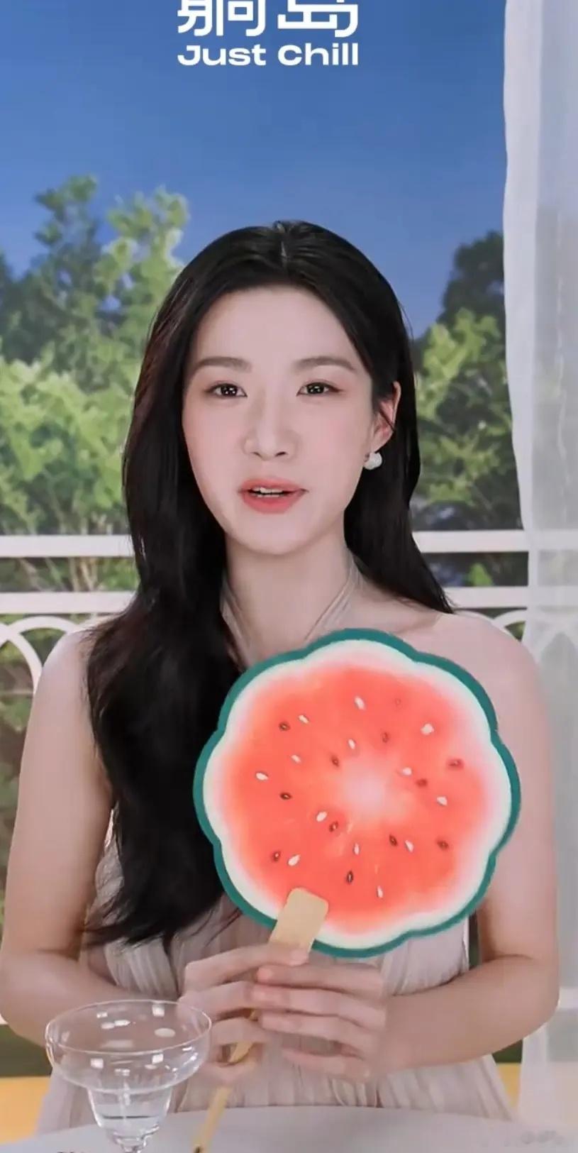 偏偏虞书欣自己发的精修都很有星味，，，（被那个戴眼镜照片吓坏了 