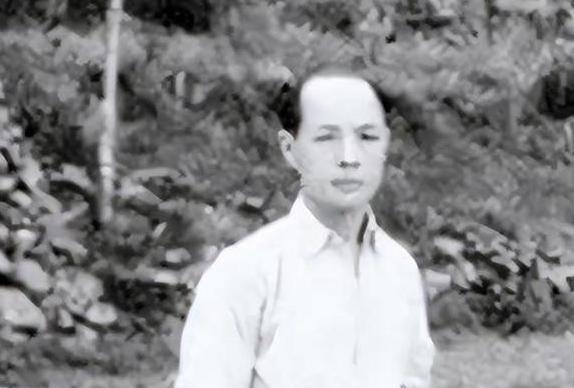 1962年，看守张学良25年的特务队长刘乙光要被调走了，得知这个消息，50岁的赵