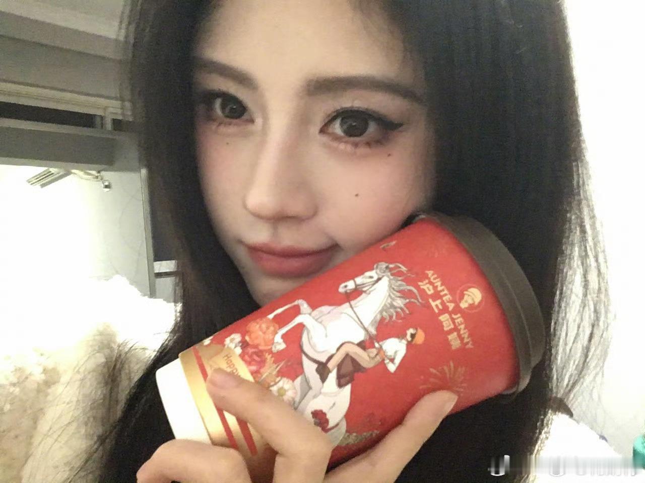 鞠婧祎姜黎非 鞠婧祎千香· 以花之名 言我所爱 · · 𝒮𝒶𝓎 𝓌𝒽?